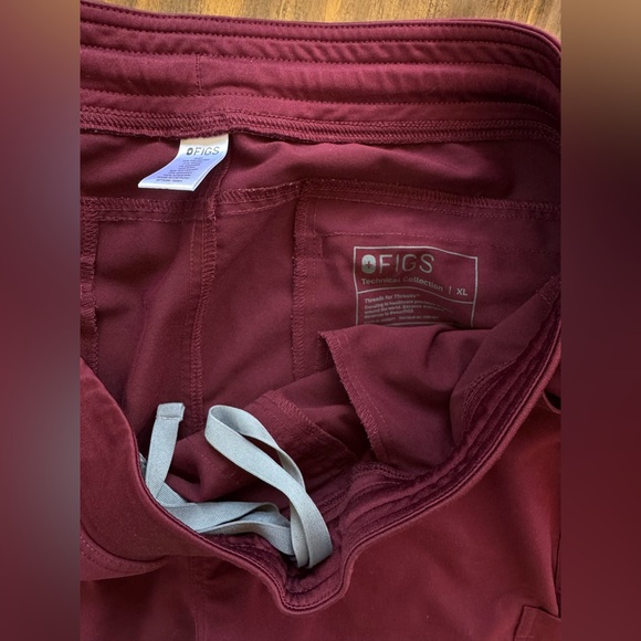 Figs Axim Cargo Scrub Pants - Burgundy - XL      b - Picture 3 of 5